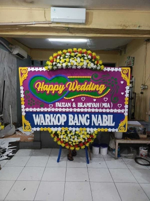 Papan Bunga di Menara Standard Chartered